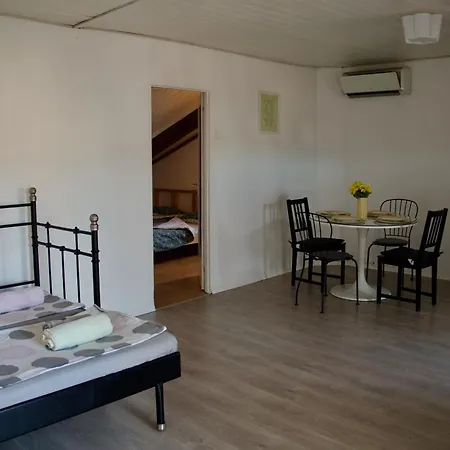 The Bell Tower Hideaway 2 Apartma
